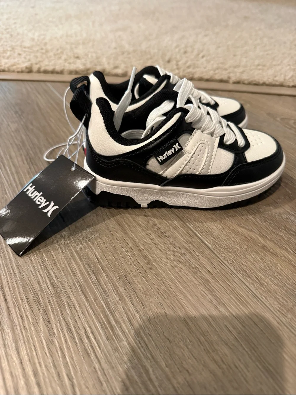 NWT Hurley Kids Black and White Lace-Up Sneakers - Picture 2 of 5